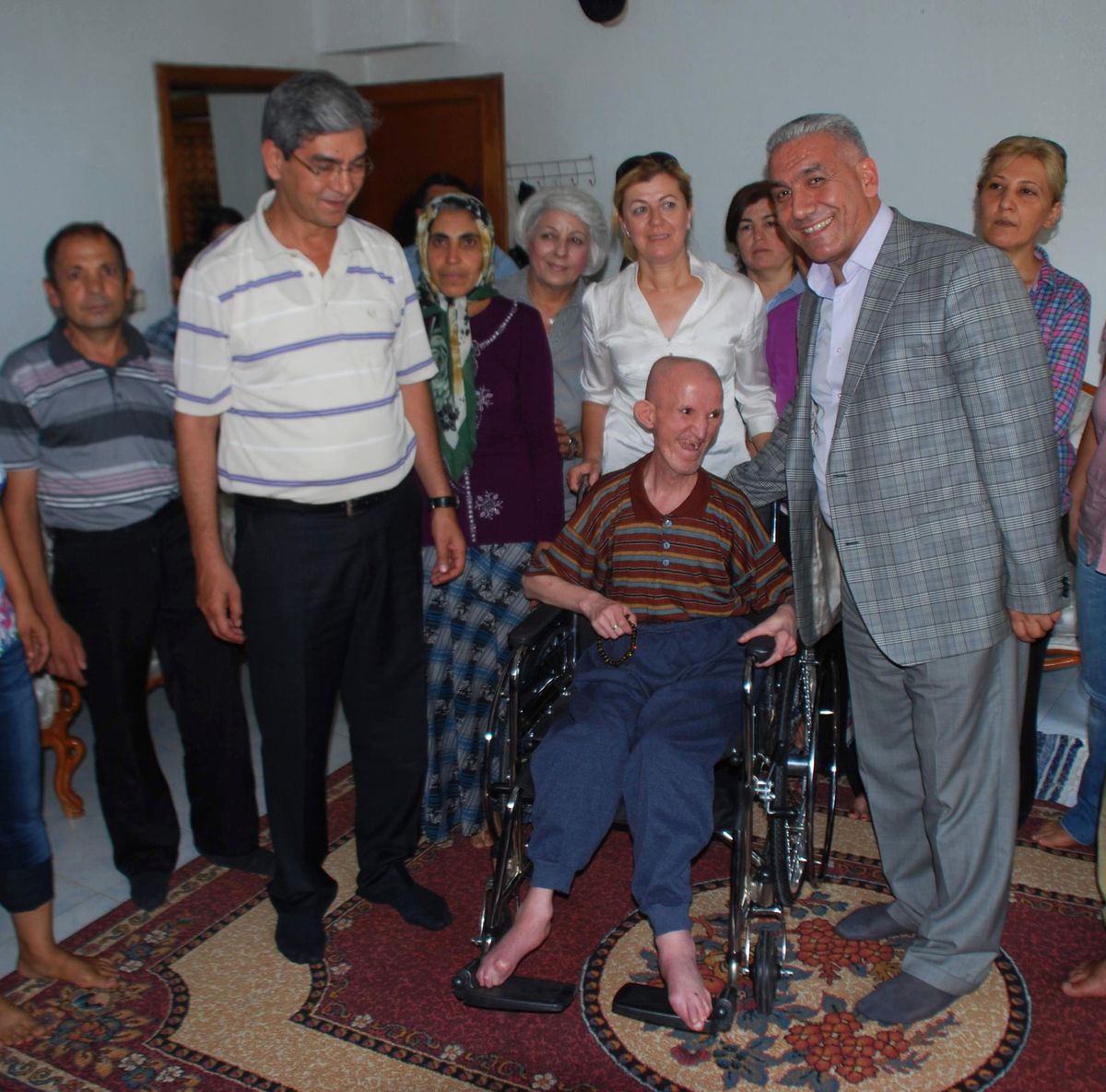 CHP\'den Engelliye Tekerlekli Sandalye