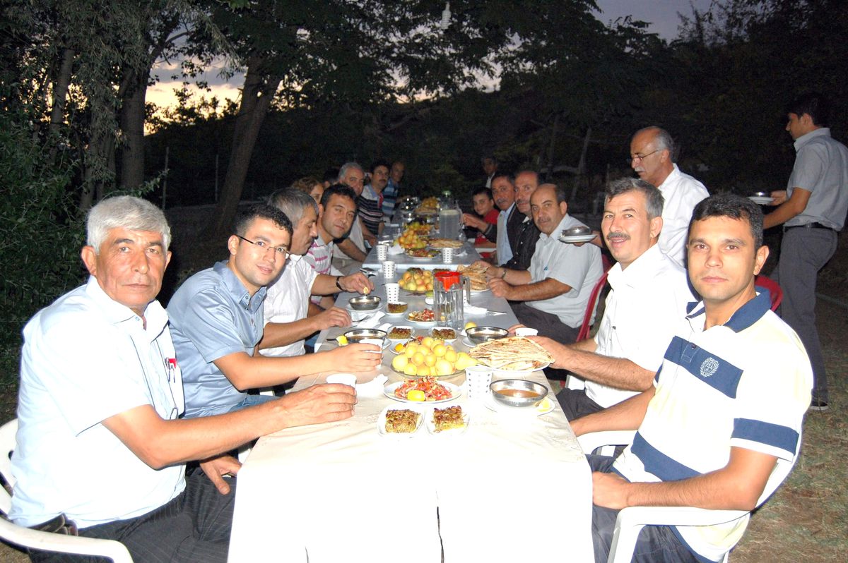 CHP İlçe Başkanı Akşahin\'den İftar Yemeği