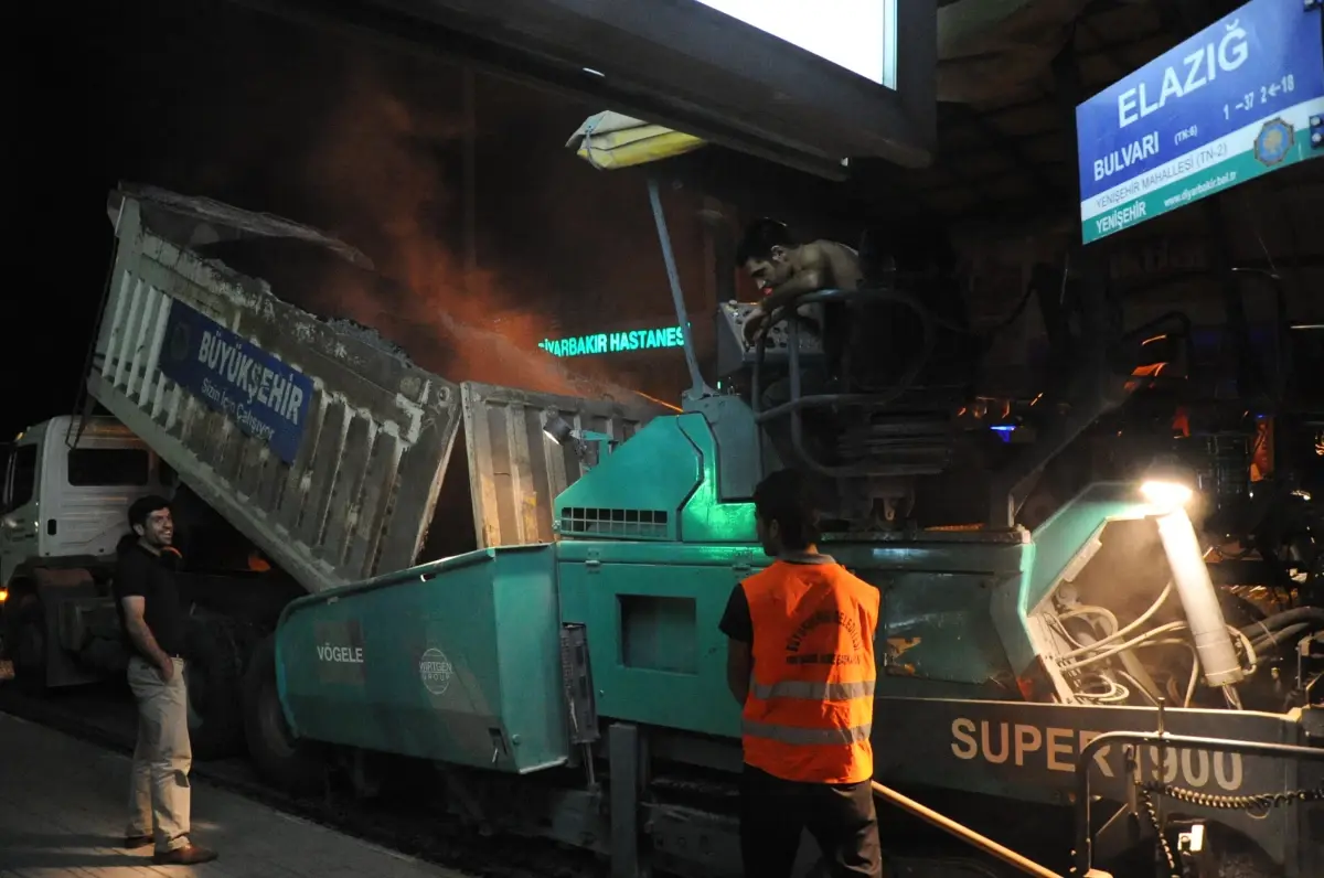 Diyarbakır\'da Asfalt Çalışmaları Sürüyor