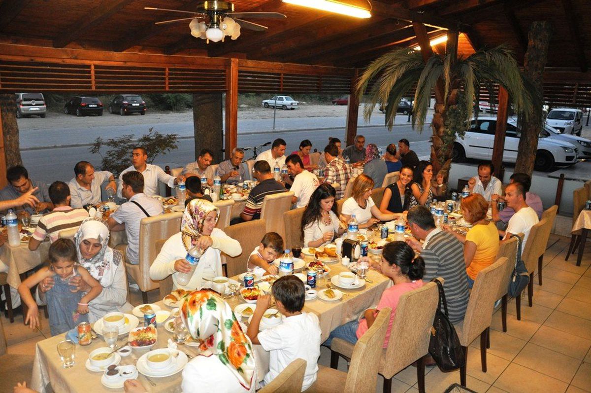 Düzce Gençlik İftar Yaptı