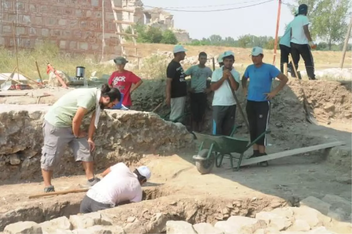 Edirne Sarayı'daki Kazılar Sürüyor