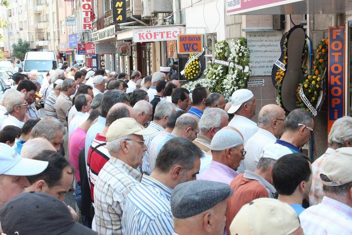 Edremit\'te Sebahat Göbelezoğlu Dualarla Son Yolculuğuna Uğurlandı