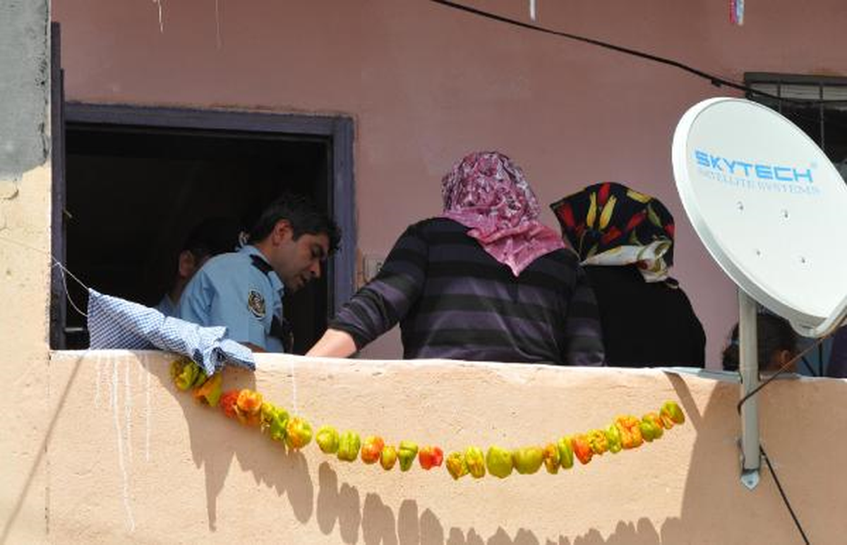 Ellerini Bağlayıp Bileziklerini Çaldılar