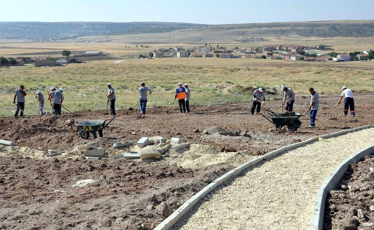 Emek\'te 7 Bin Metrekarelik Alana Park Yapıyor
