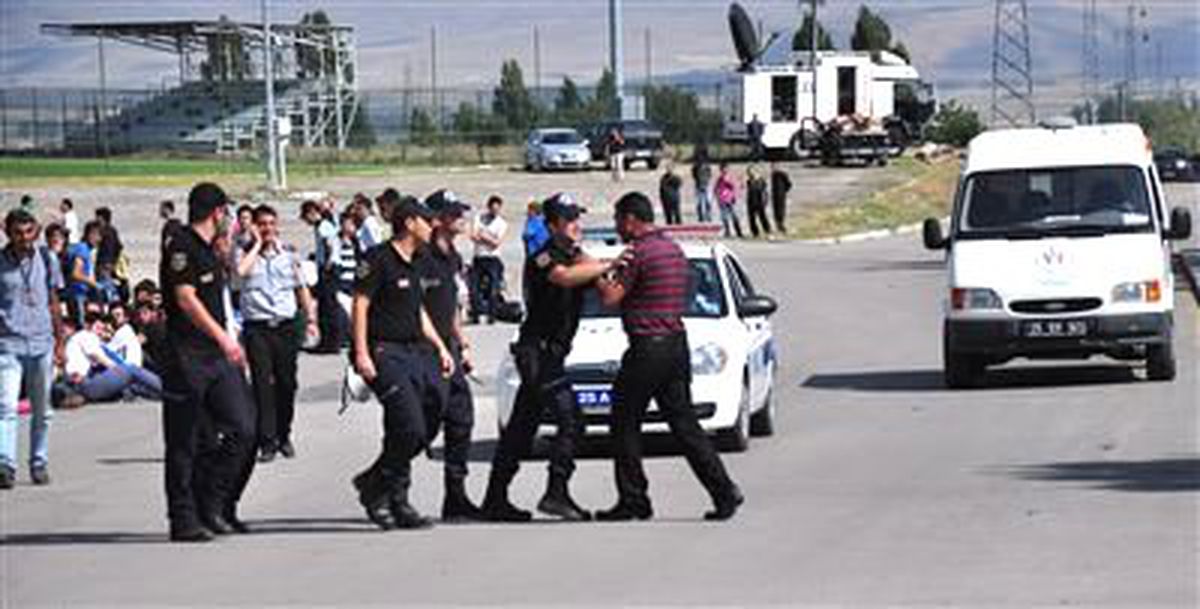 Erzurum\'da Polis Taraftar Arbedesi