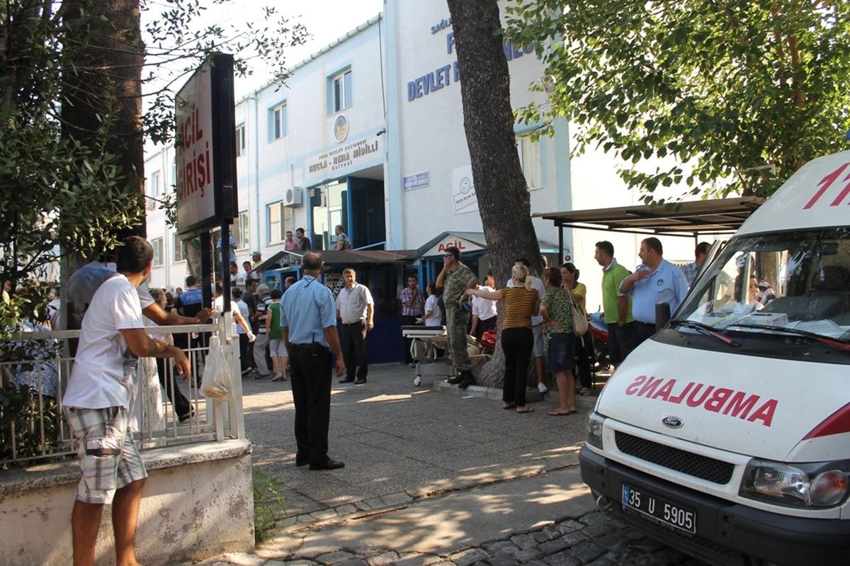 Foça\'da Askeri Araca Düzenlenen Bombalı Saldırı