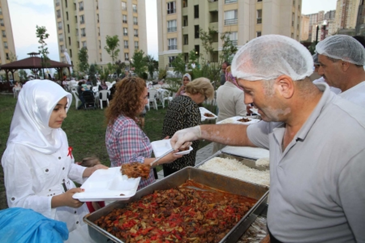 İzmitkent 2. Etap Sakinleri İftarda Buluştu
