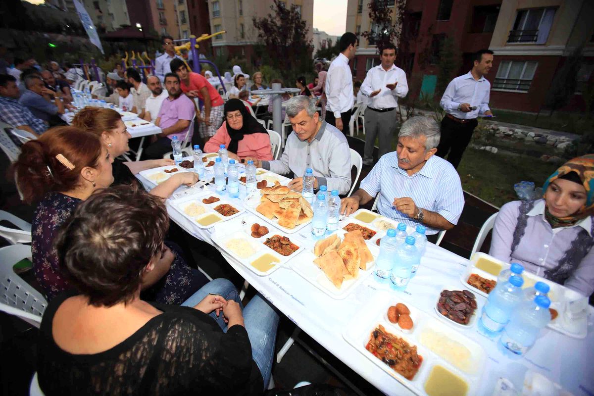 İzmitkent 2. Etap Sakinleri İftarda Buluştu