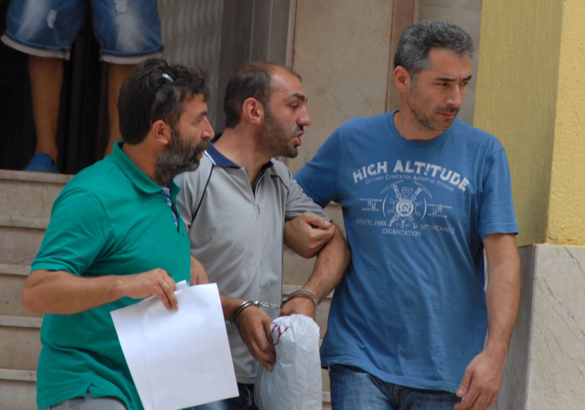 Kapkaçcı Direnen Kadının Boğazını Kesti