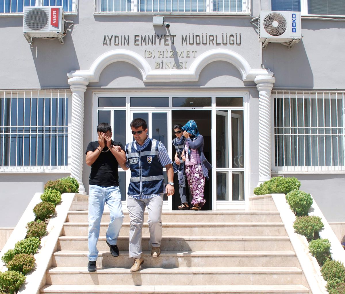 Kendi Kendini Yaktı