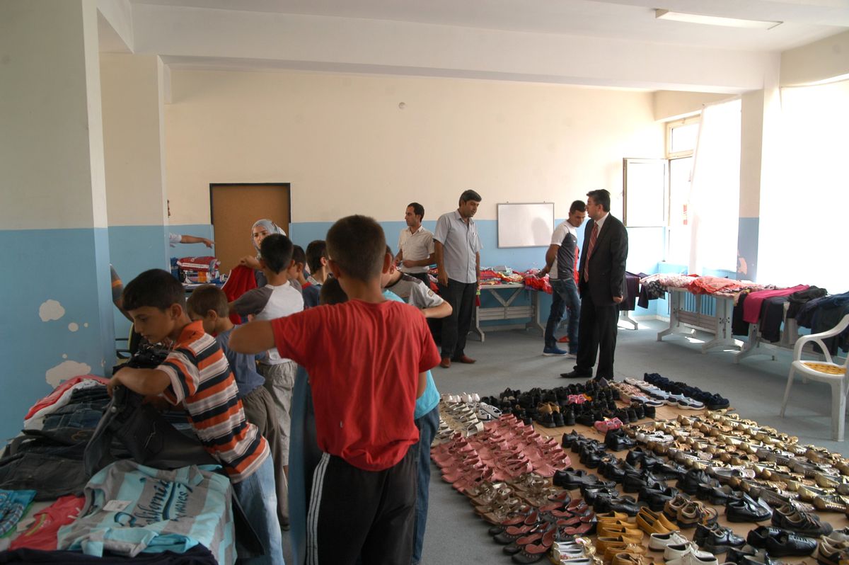 424 Yetime Kıyafet Dağıtıldı