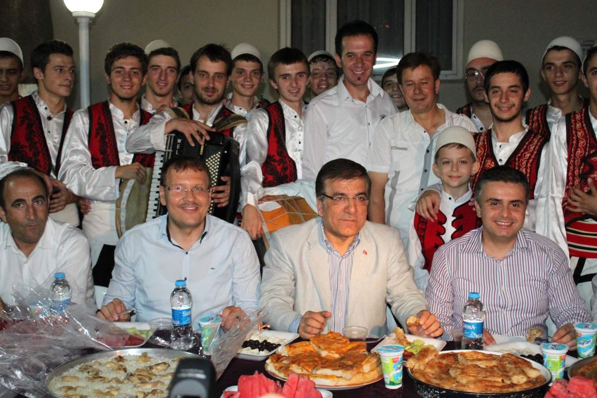 Sahura Kalkan İki Mahalle Aynı Masada Buluştu