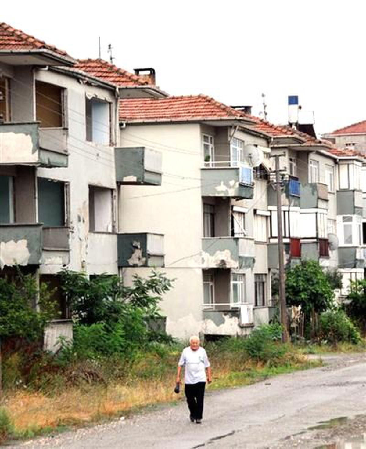 Kocaeli\'deki Hasarlı Binaları Belediyeler Yıkacak (2)