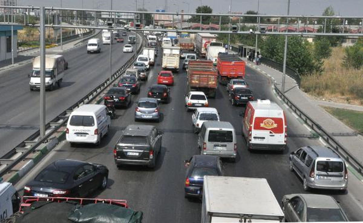 Köprüden Cip Uçtu, İzmir Yolu Felç Oldu