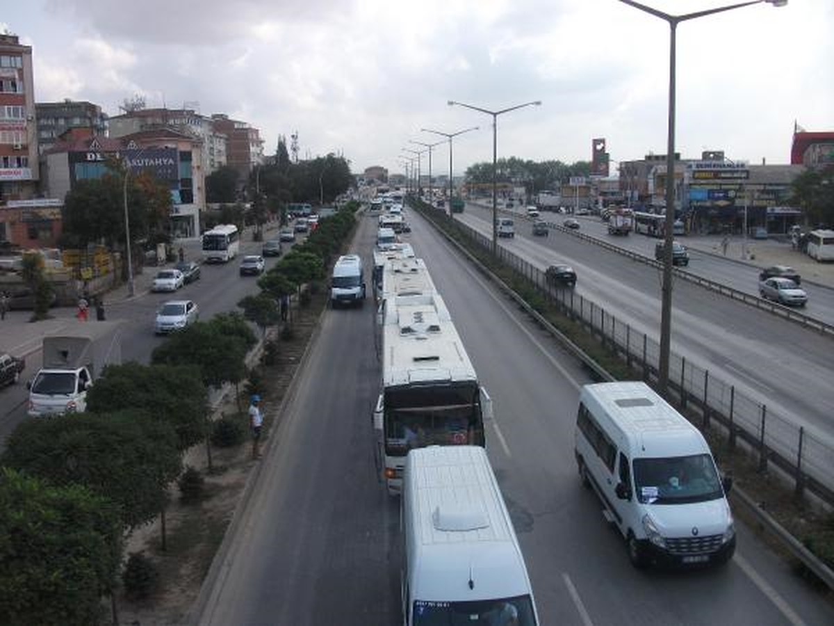 Korsan Taşımacılardan Şikayetçi Şöförleri D-100\'ü Ulaşıma Kapattı