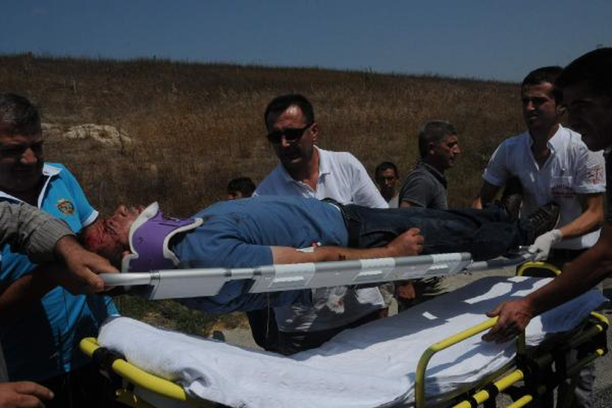 Lastiği Kopan Otomobil Takla Attı: 4 Yaralı