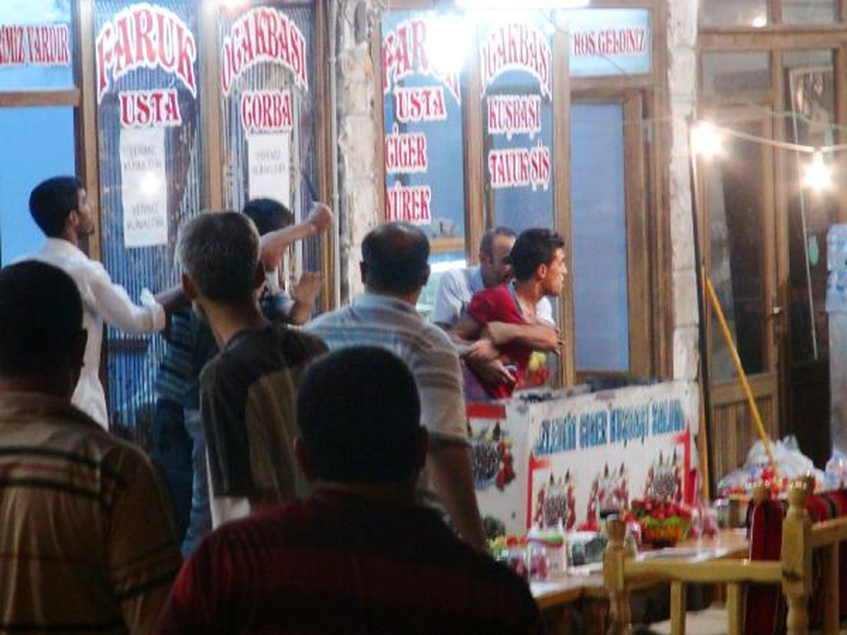 Lokantacıların Döner Bıçaklı Kavgasına Biber Gazı ile Müdahale