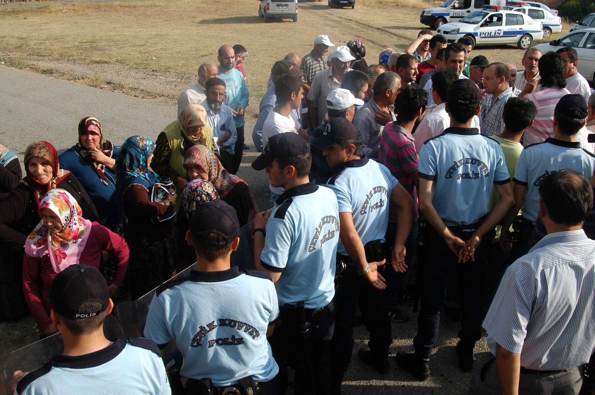 Mahalleliden Baz İstasyonu Eylemi