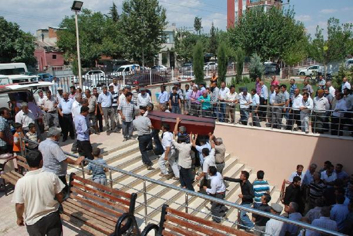 Motosiklet İş Makinesine Çarptı: 2 Ölü