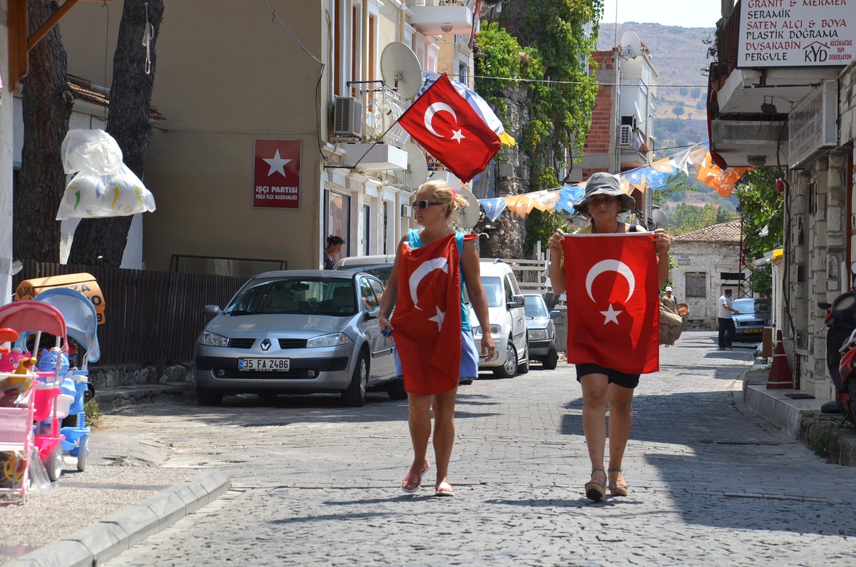 Patlama Sonrası Foça Halkı Tepkili