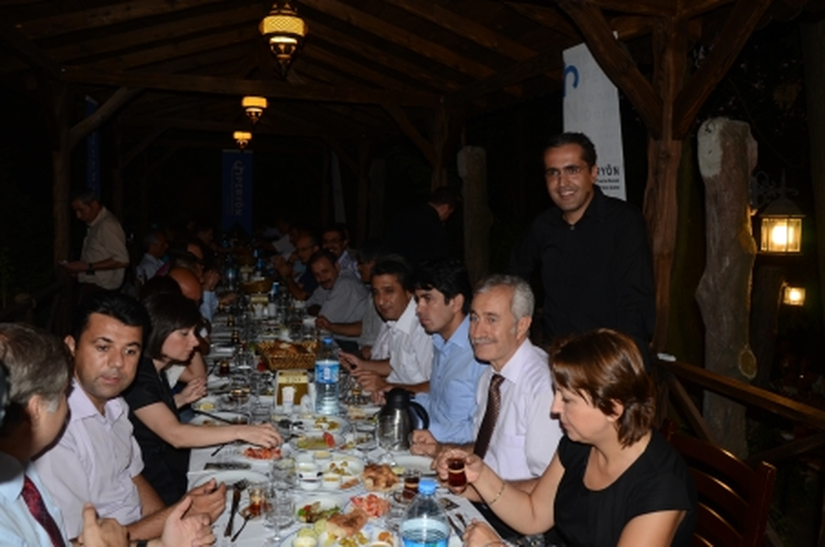 "PERYÖN Trakya Üyeler, Protokol ve Basın İftar Yemeğin Buluştular"