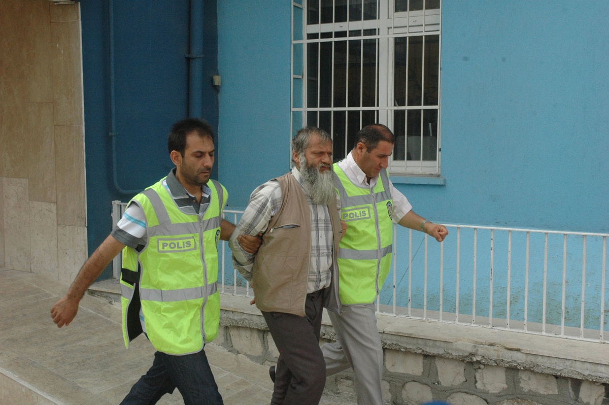 Sahte Hızır Aza Kanaat Etmeyince Yakalandı