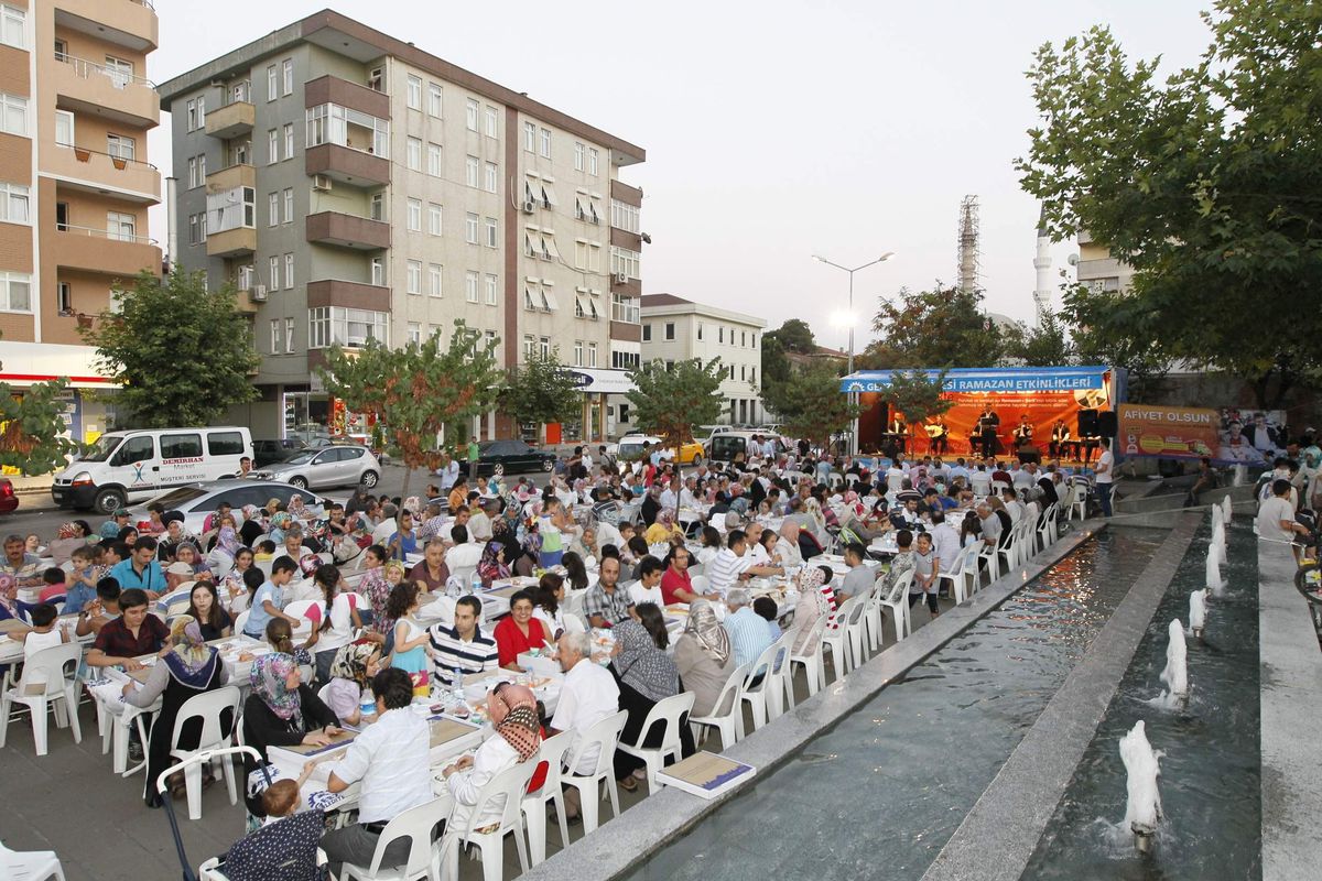 Sultan Orhan ve Hacı Halil Mahalleleri İftarda Buluştu