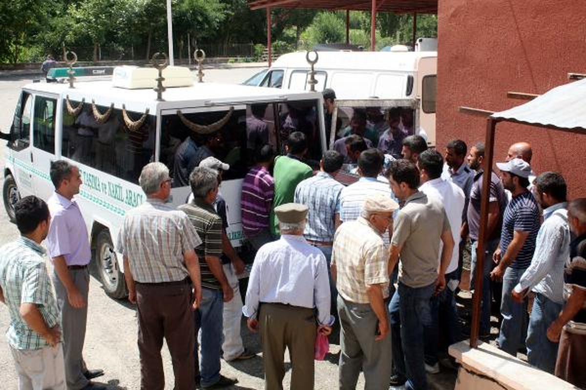 Tahliye Kanalına Düşen Kamyonun Sürücüsü Öldü