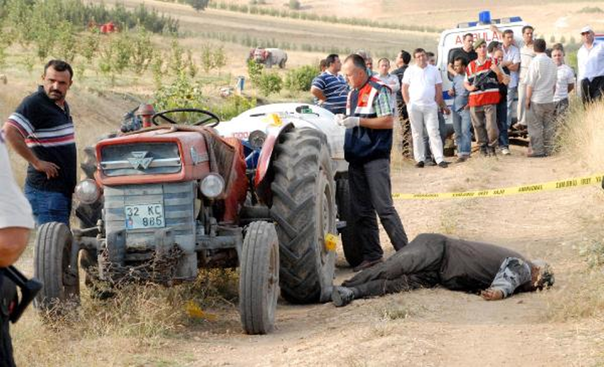 Tarla Yolunda Bıçaklanarak Öldürülmüş Halde Bulundu
