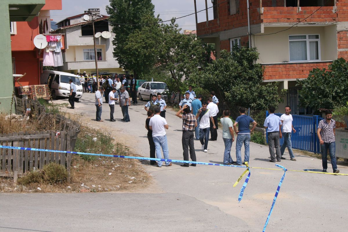 (Tekrar) Pendik\'te Dehşet Saçan Soyguncuların Aracında Bomba Bulundu