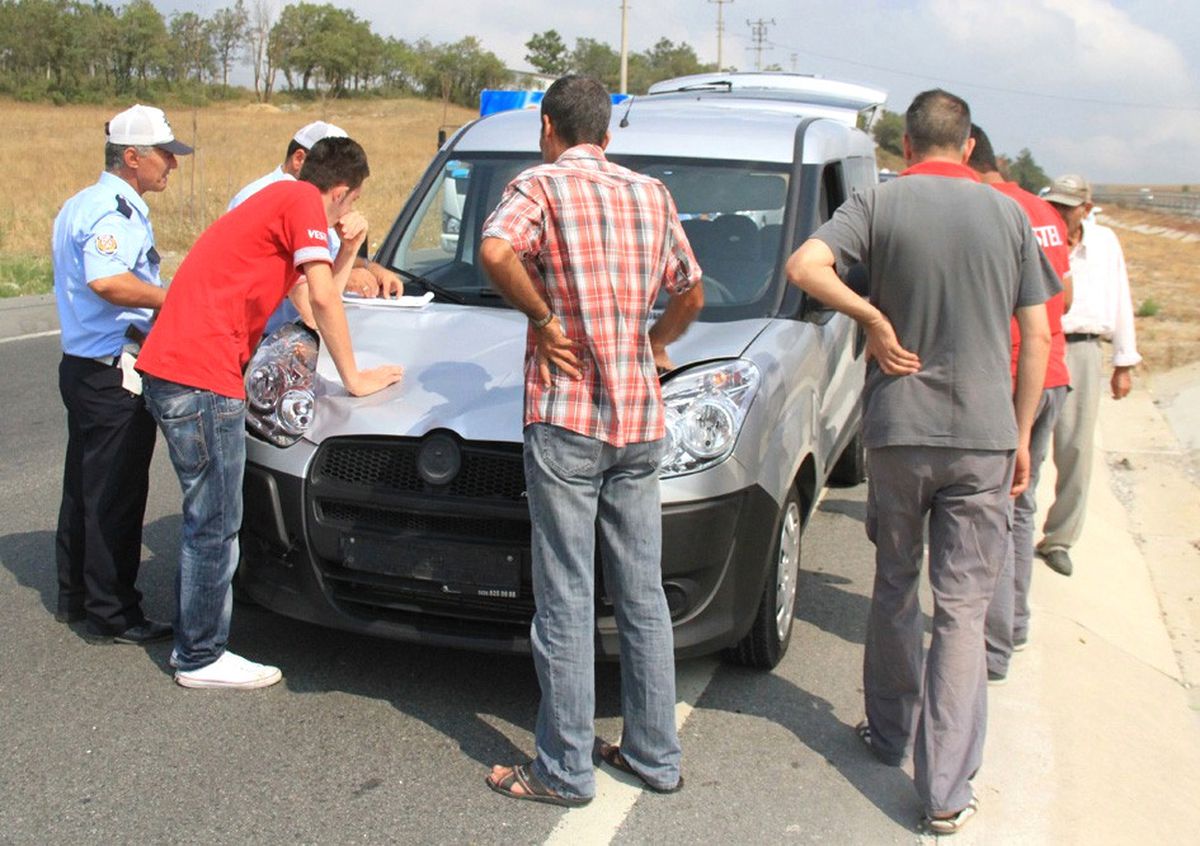 Ticari Aracın Çarptığı 2 Yaşlı Kadın Yaralandı