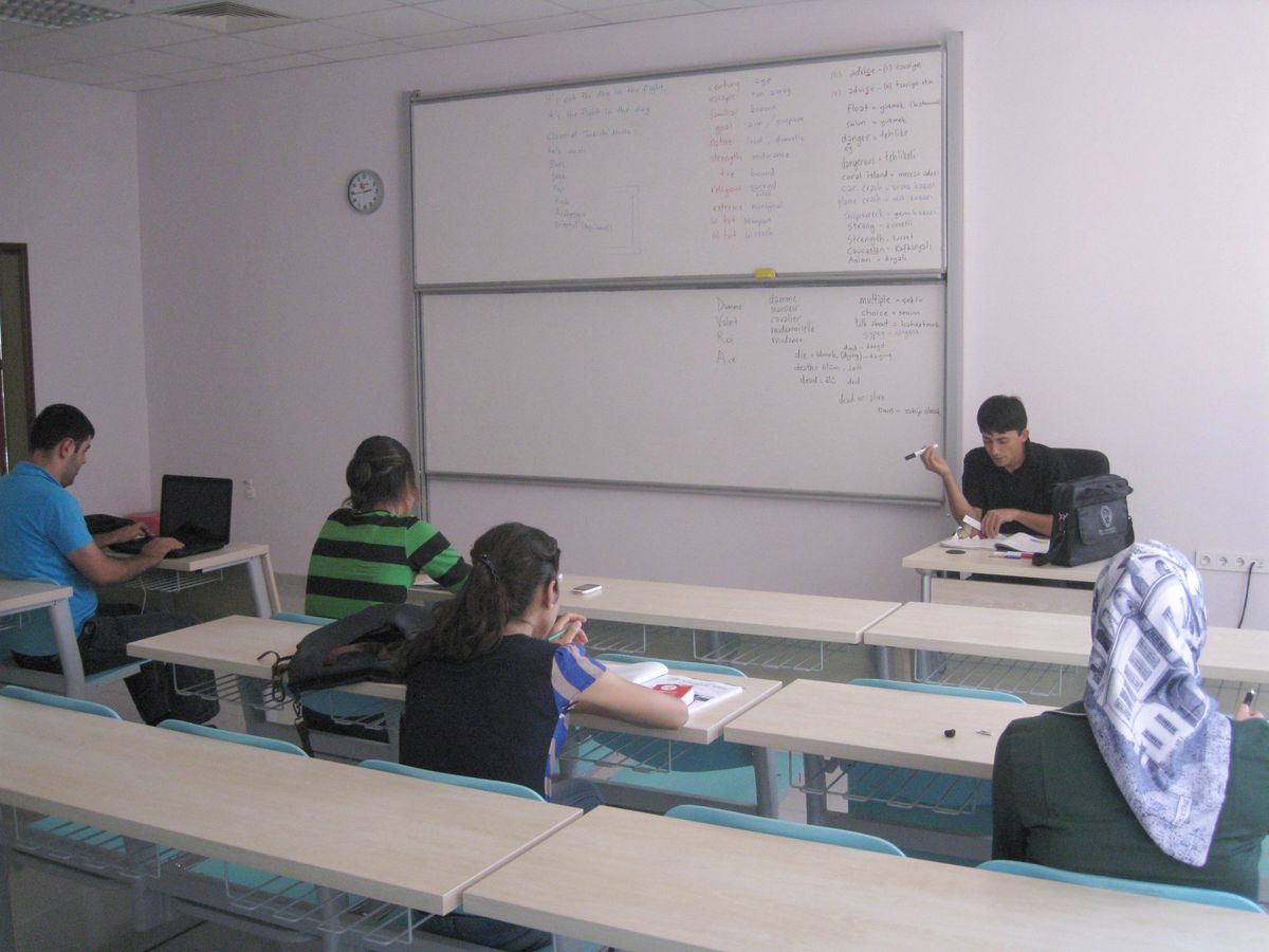 Üniversitede Ücretsiz İngilizce Kursu