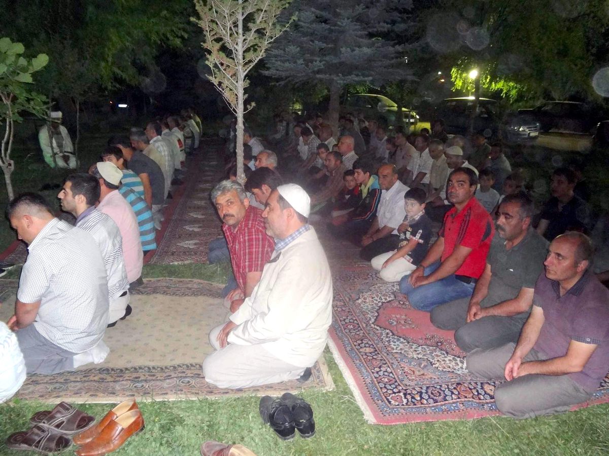 Açık Havada Teravih Namazı