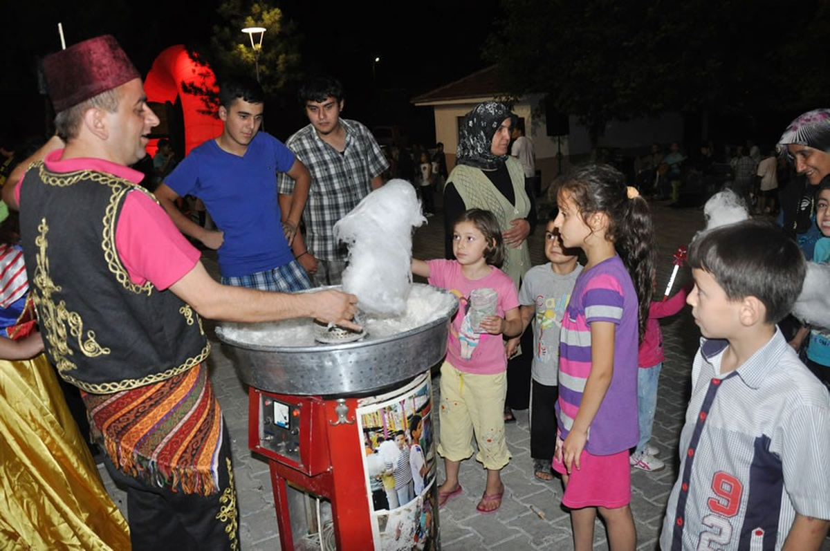 Adatepe Mahallesi\'nde Miniklerin Ramazan Eğlencesi Coşkusu
