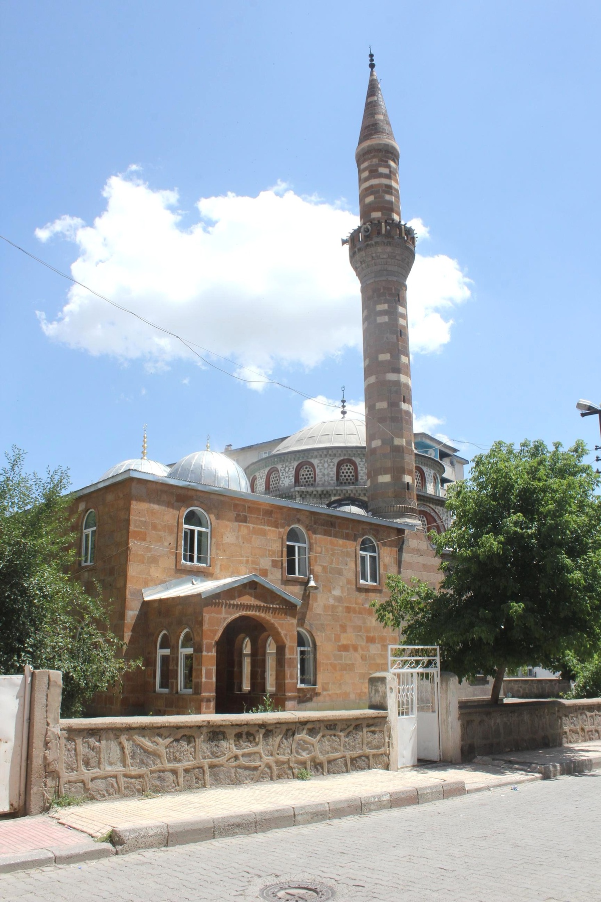 Ağrı\'da Kundaklanan Musa Ağa Camii Yeniden İbadete Açıldı