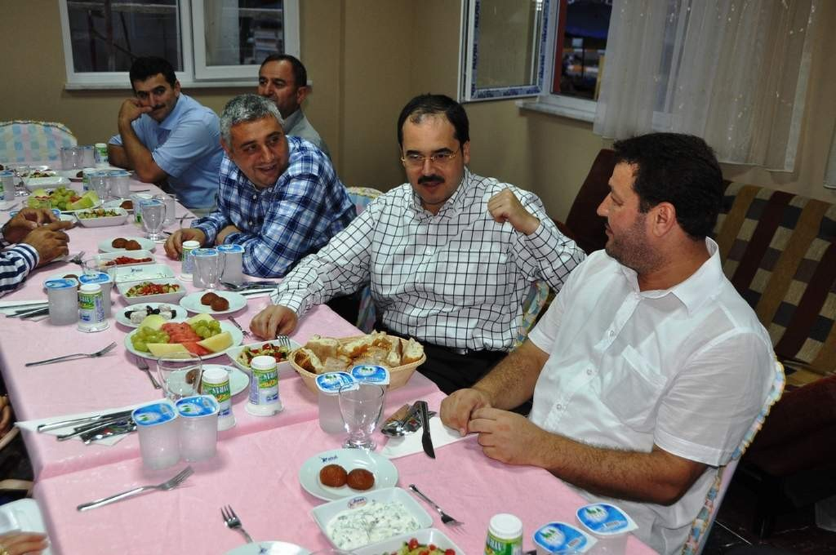 Ayaz, Yeni Öğrenci Yurdunda İftar Yaptı