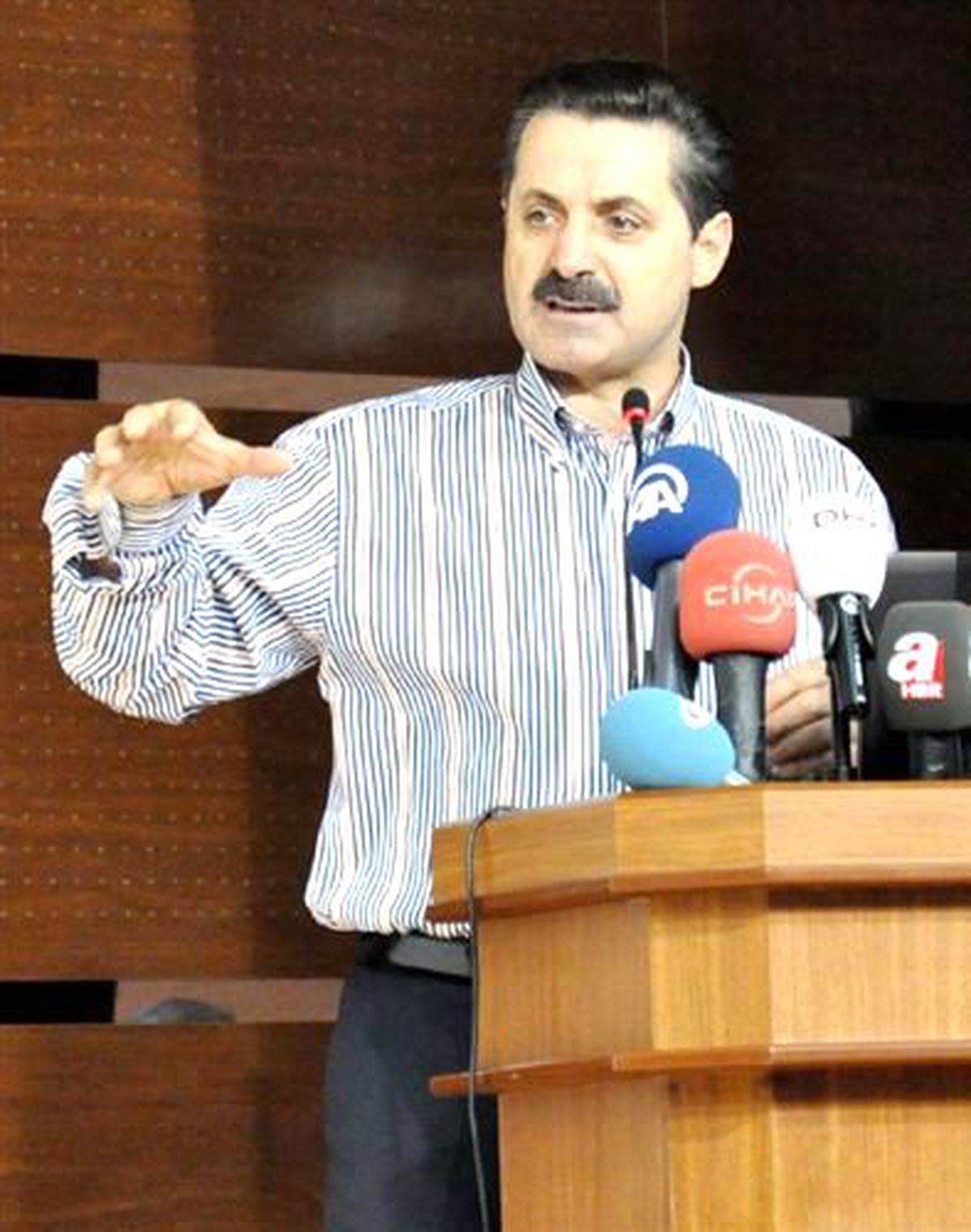 Bakan Çelik: Suriye\'de Savaş, Şanlıurfa\'da Yatırım Var