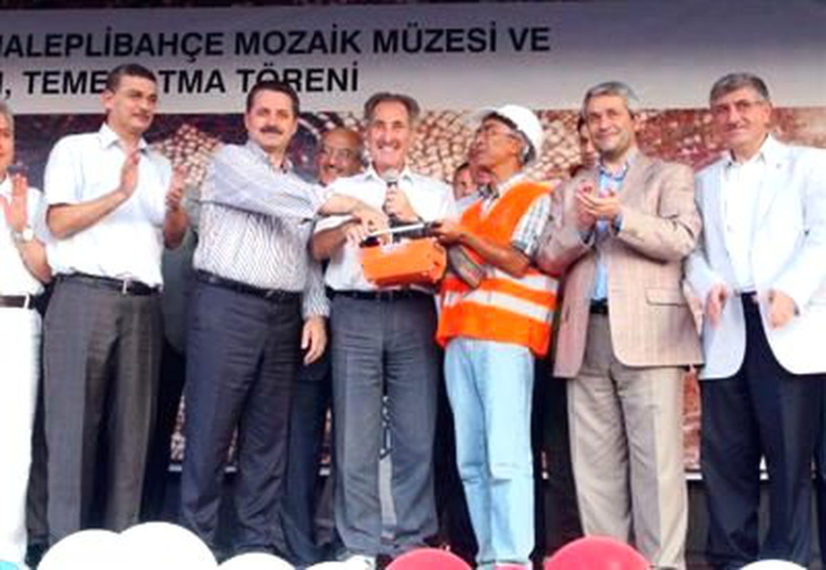 Bakan Çelik: Suriye\'de Savaş, Şanlıurfa\'da Yatırım Var (2)