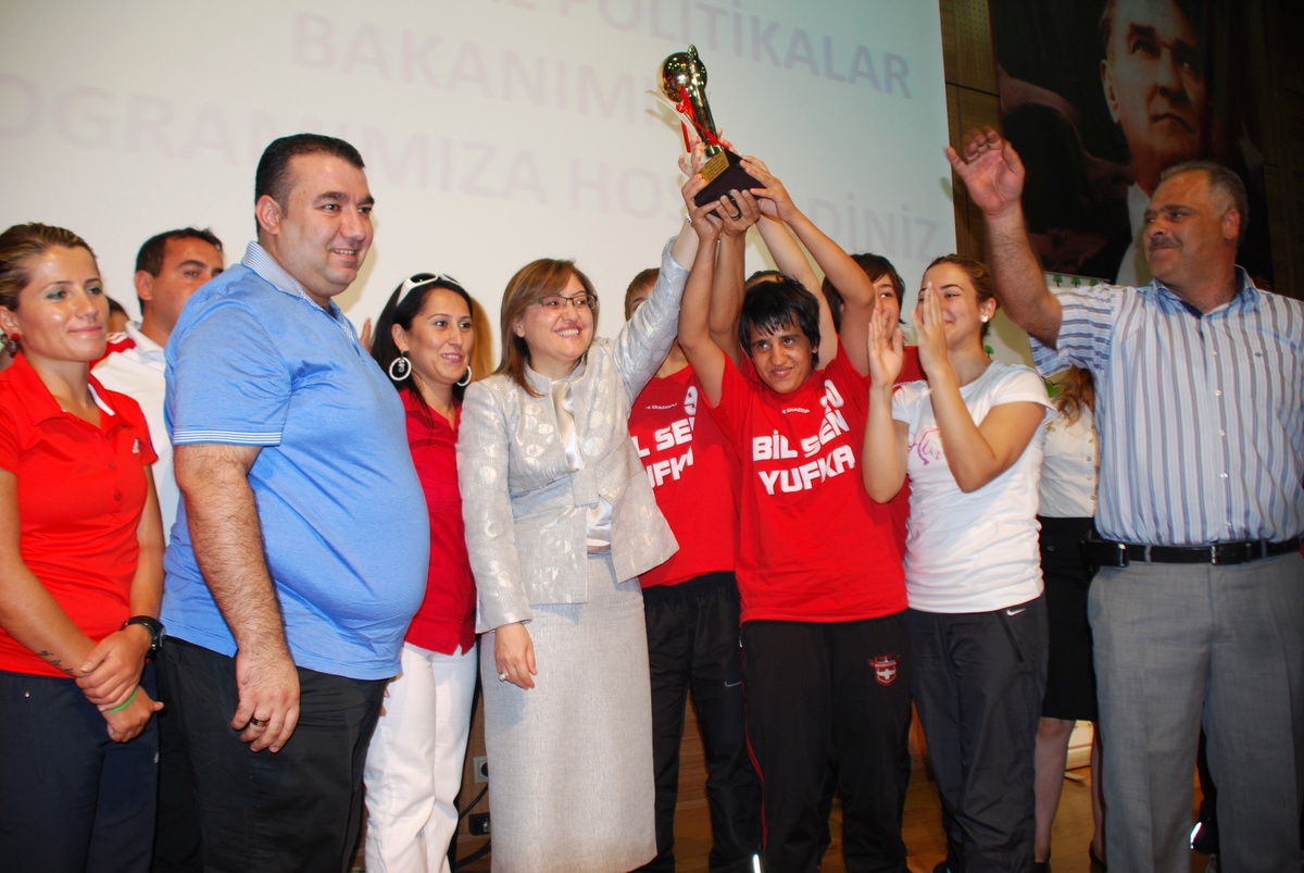 Bakan Şahin, Sporcularla Bir Araya Geldi