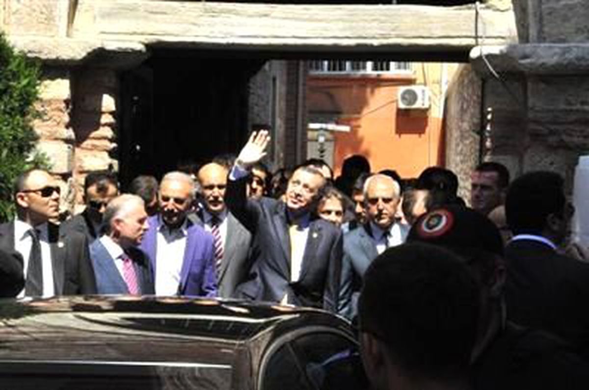 Başbakan Erdoğan Cuma Namazını Karaköy\'de Kıldı