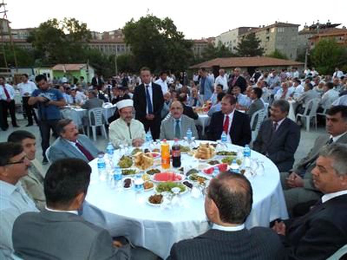 Başbakan Yardımcısı Beşir Atalay: "Huzurlu Bir Ramazan Geçiriyoruz"