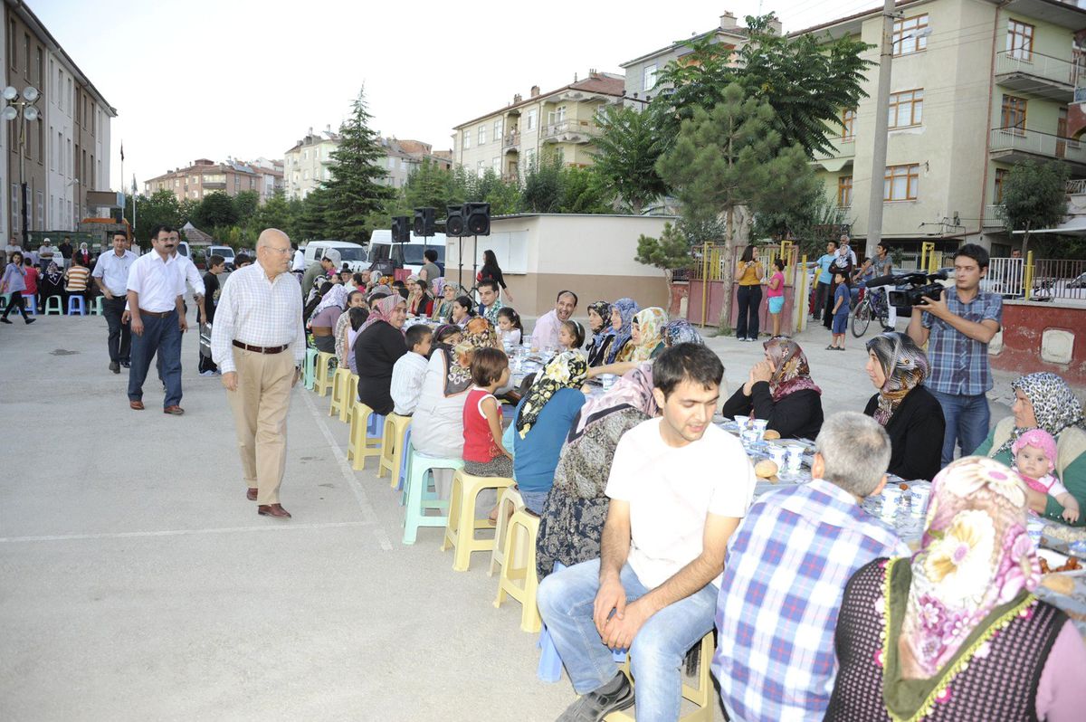 Belediyenin İftar Sofrası Piri Reis Mahallesi'nde Kuruldu