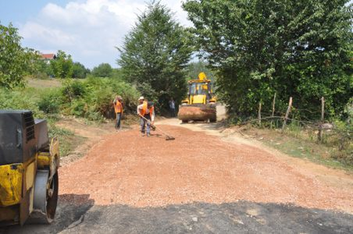 Derbent\'te Su Yoluna Asfalt Yama