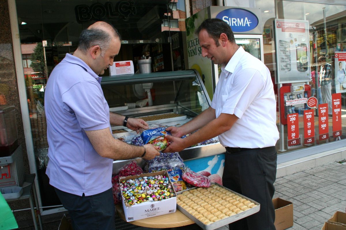 Devrek\'te Bayramlık Şekerler Görücüye Çıktı