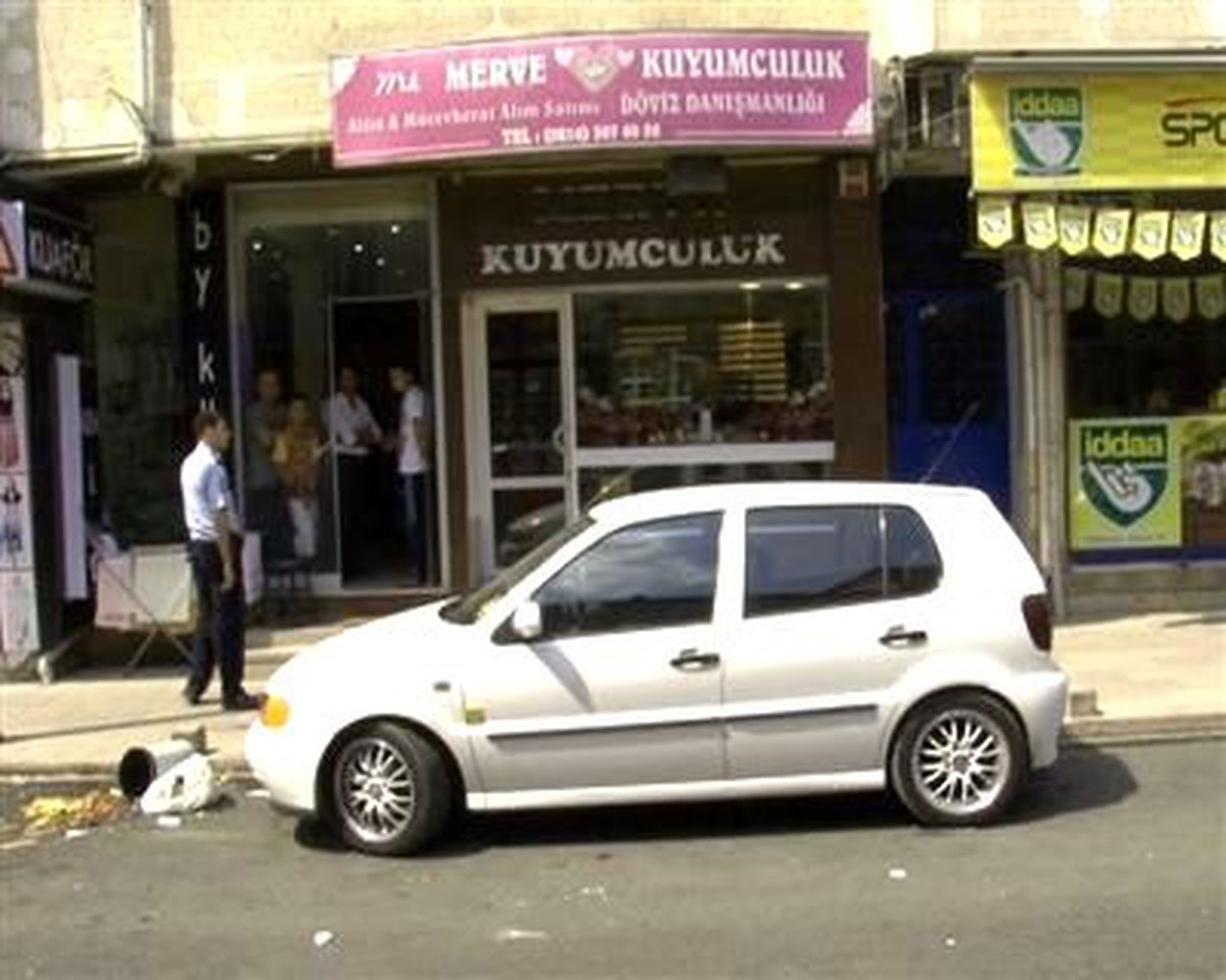 Ek ---- Soyguncu Dehşeti: 2 Ölü 3 Yaralı