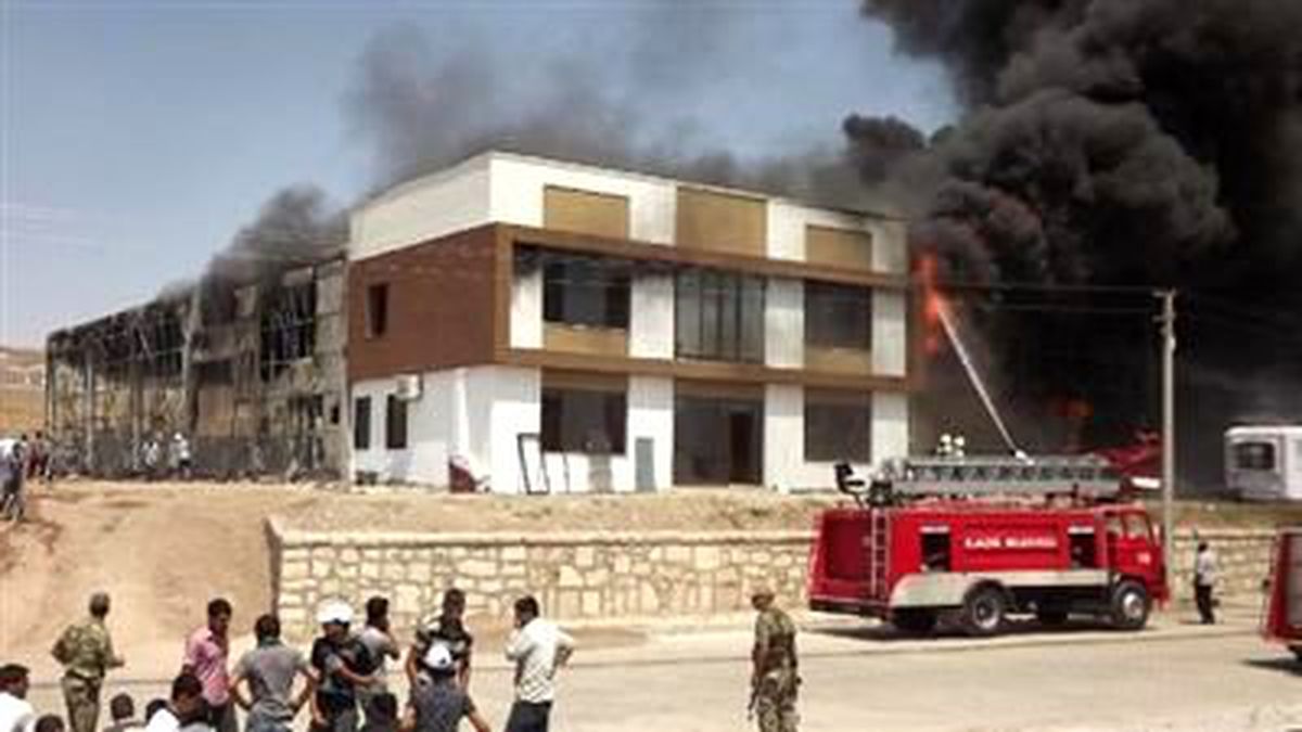 Elazığ\'da Sünger Fabrikasında Yangın