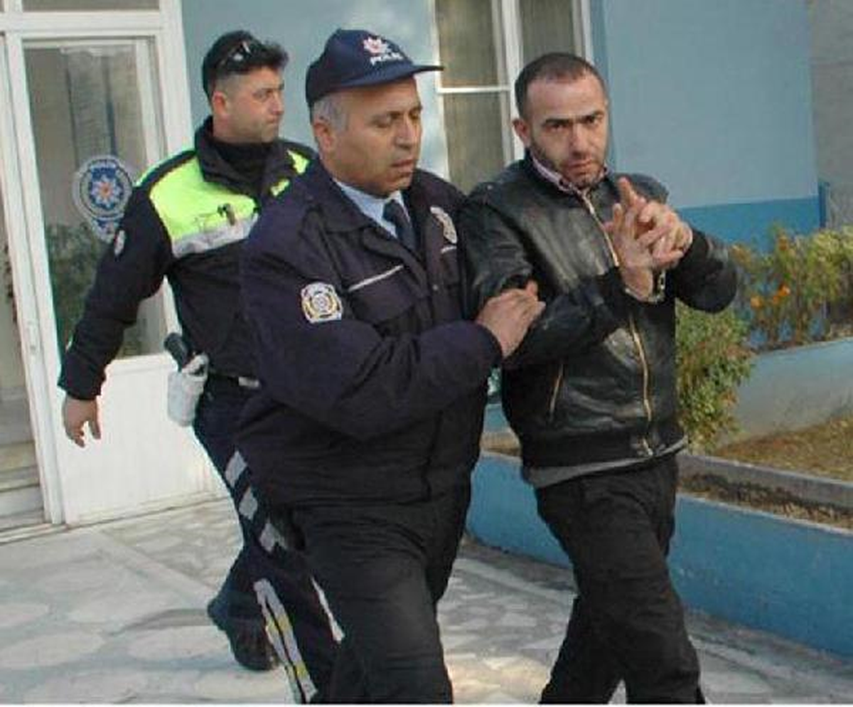 Eşini Döven Koca Polise Bıçakla Saldırdı, Savcıyı Tehdit Etti