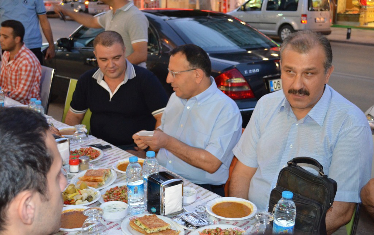 Esnaflardan Vali Saran\'a Plaket