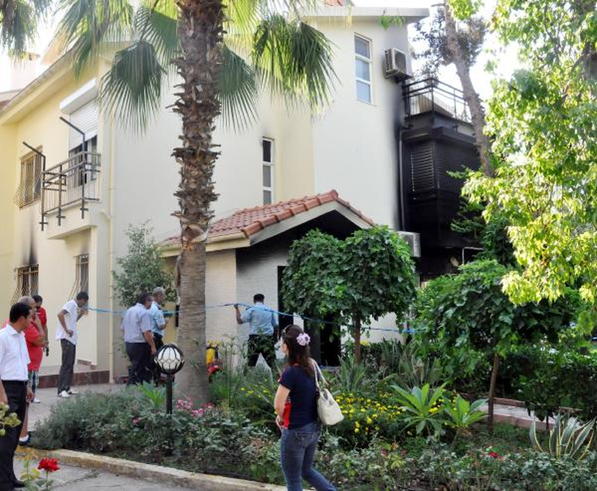 Evde Çıkan Yangında Anneanne Öldü, 2,5 Yaşındaki Torunu Kurtarıldı