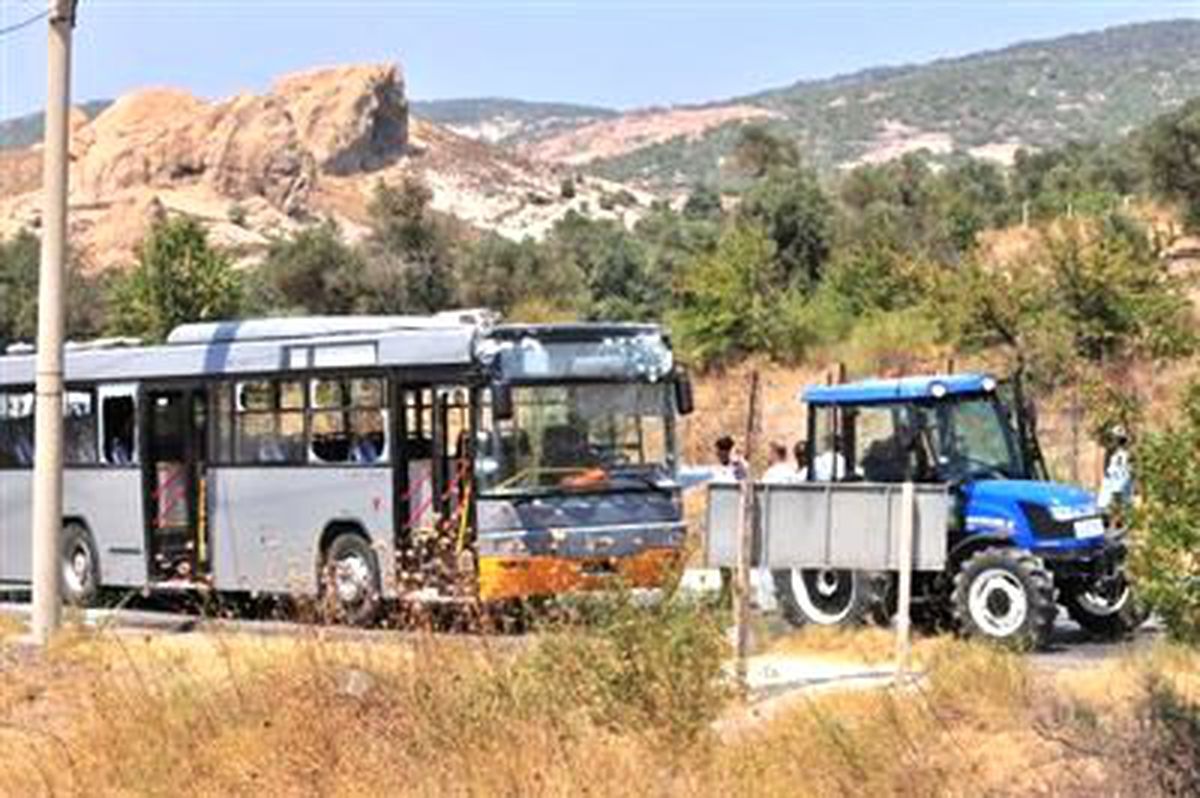 Foça\'da Askeri Araca PKK Pusu: 1 Şehit, 11 Yaralı (7)